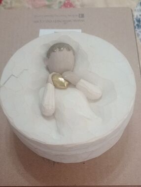 NWT WILLOW TREE " HEART OF GOLD" Collector's Resin Keepsake Container